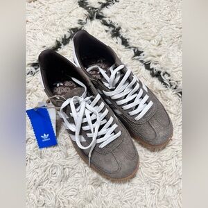 NEW with tags in BOX Adidas Handball Spezial 
Never wore, too big. 7 1/2